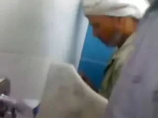 საყვედური სექსუალურად ხსნის მის დუნდულებს დედინაცვლისთვის